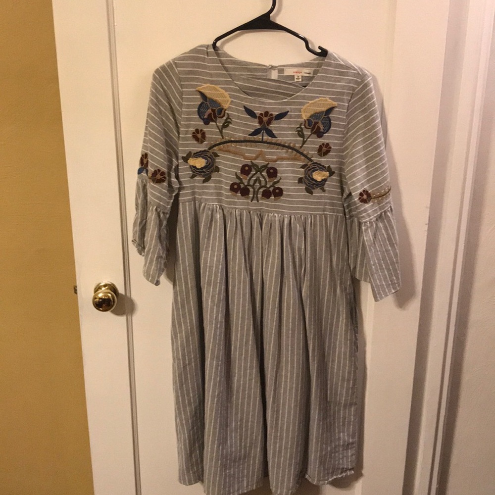 Ruffled sleeve dress